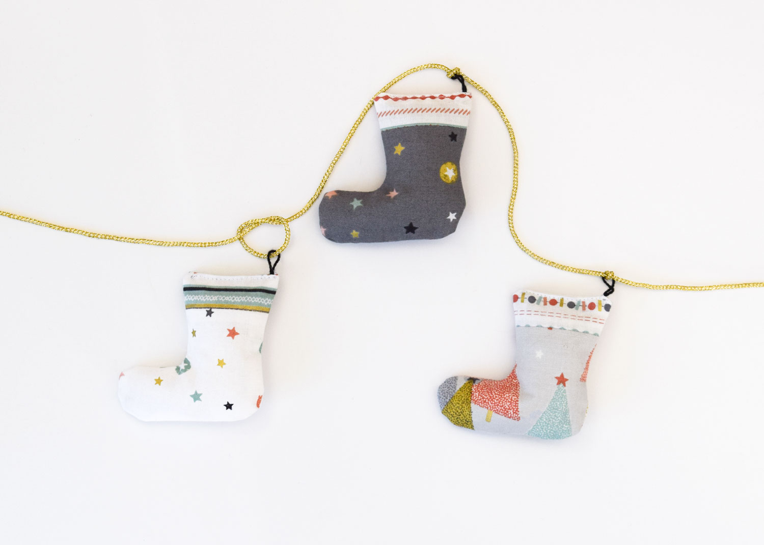 DIY Tiny Stocking Bunting – A Free Tutorial – She Quilts Alot